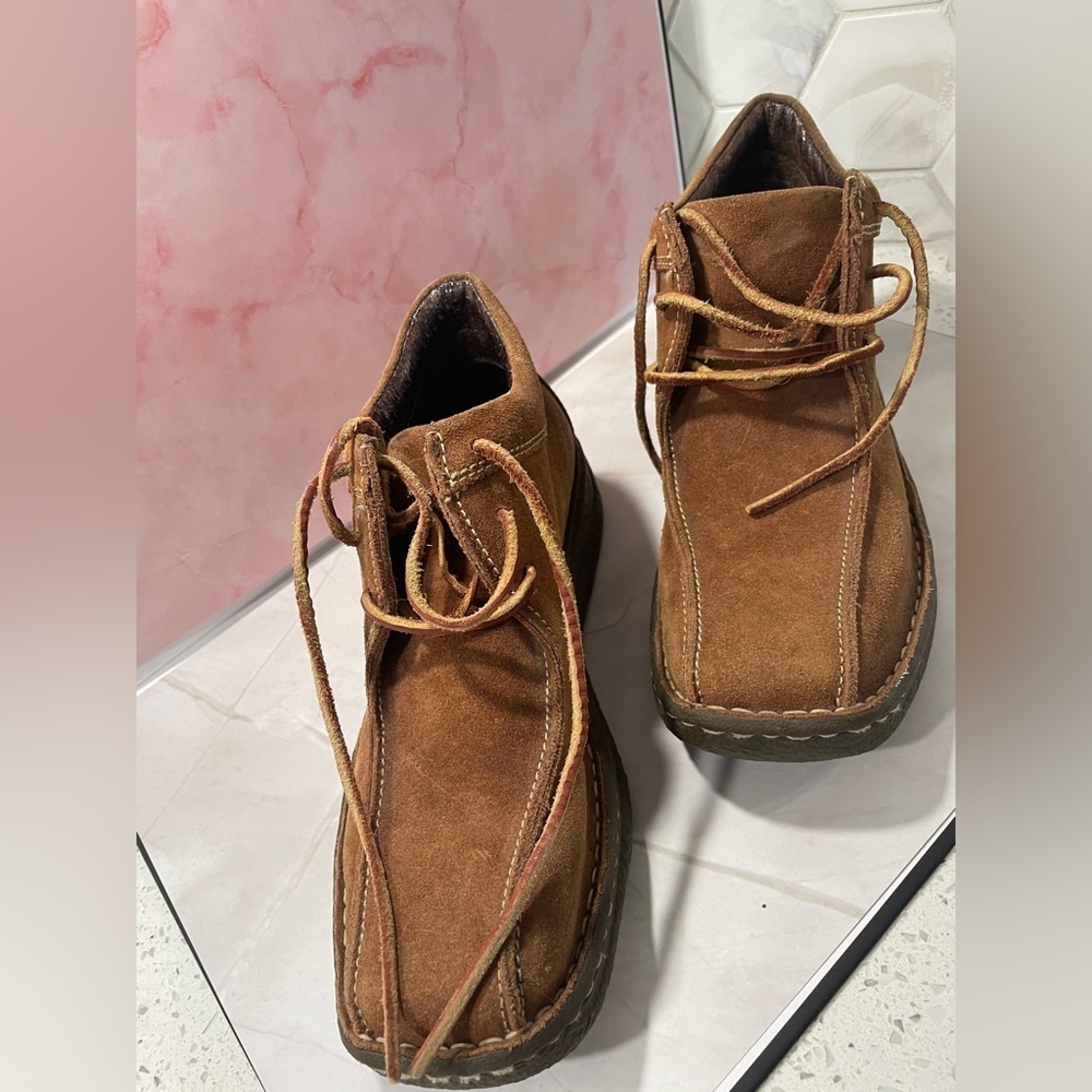 Born Woman’s Tan Suede Lace Up Boots Size 7 Leather Contrast Stitching Bootie - Picture 5 of 16